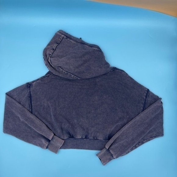 AERO Cropped Hoodie - Picture 2 of 3
